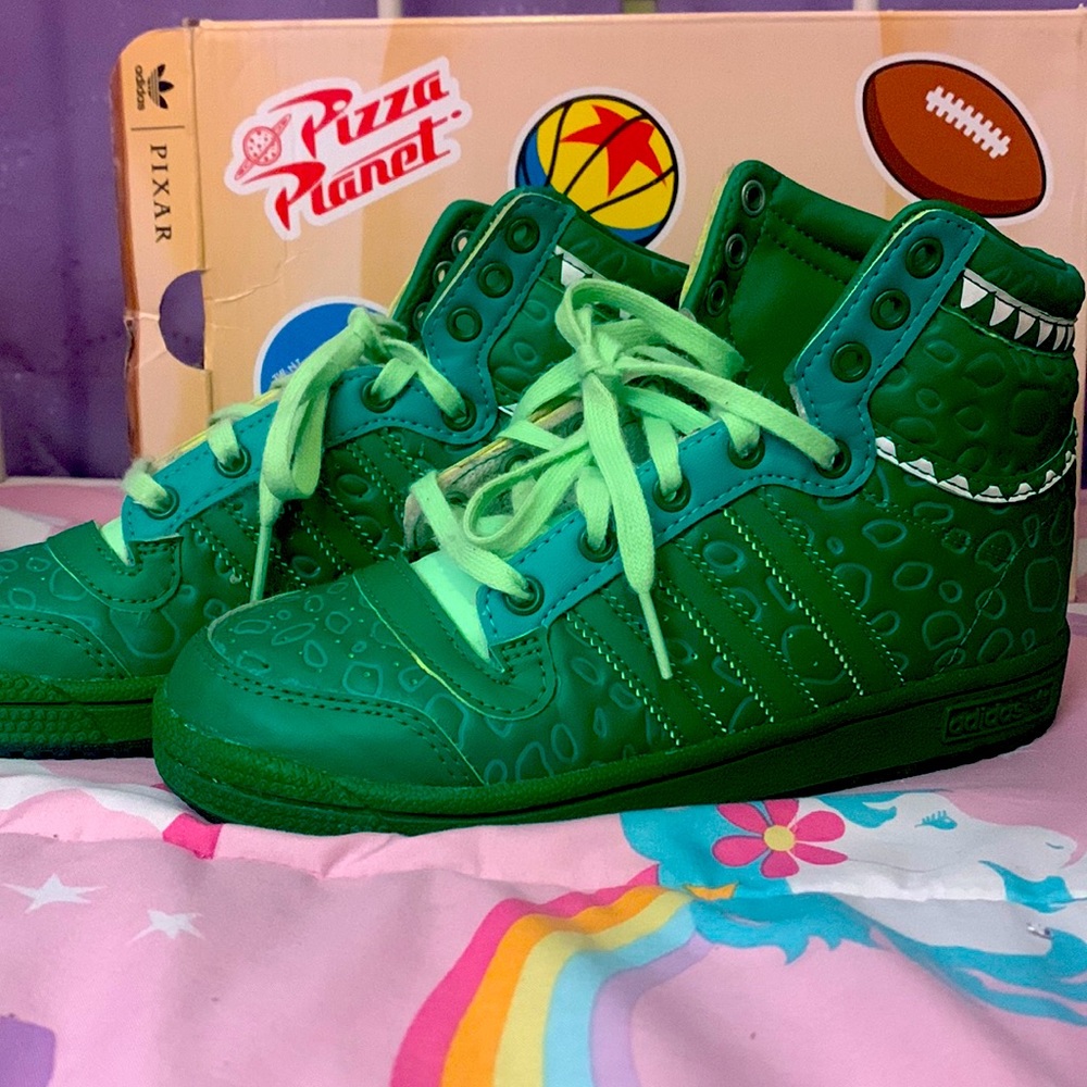 Disney/Pixar Toy Story (Rex) Adidas. Gradeschool sz 3 (UK 2.5)